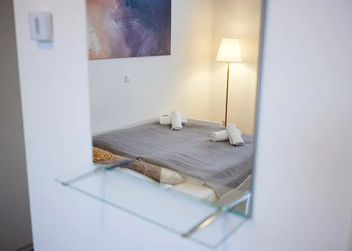 Apartman Close To Metro Iii