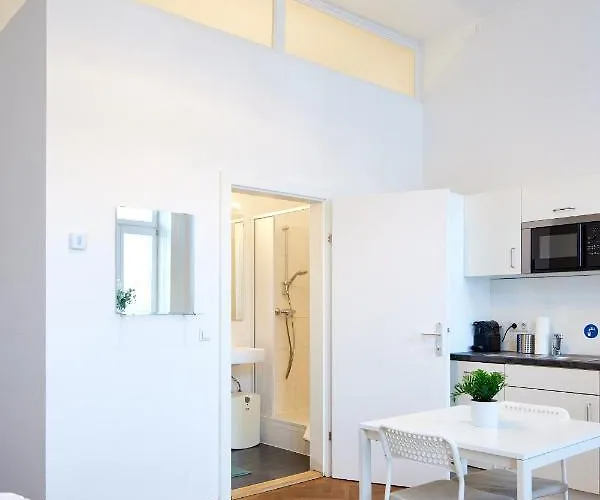 Apartman Close To Metro Iii